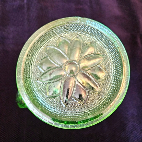 Vintage Indiana Glass ~Tiara Exclusive ~Chantilly Green Sandwich Pattern Pitcher - Picture 5 of 10
